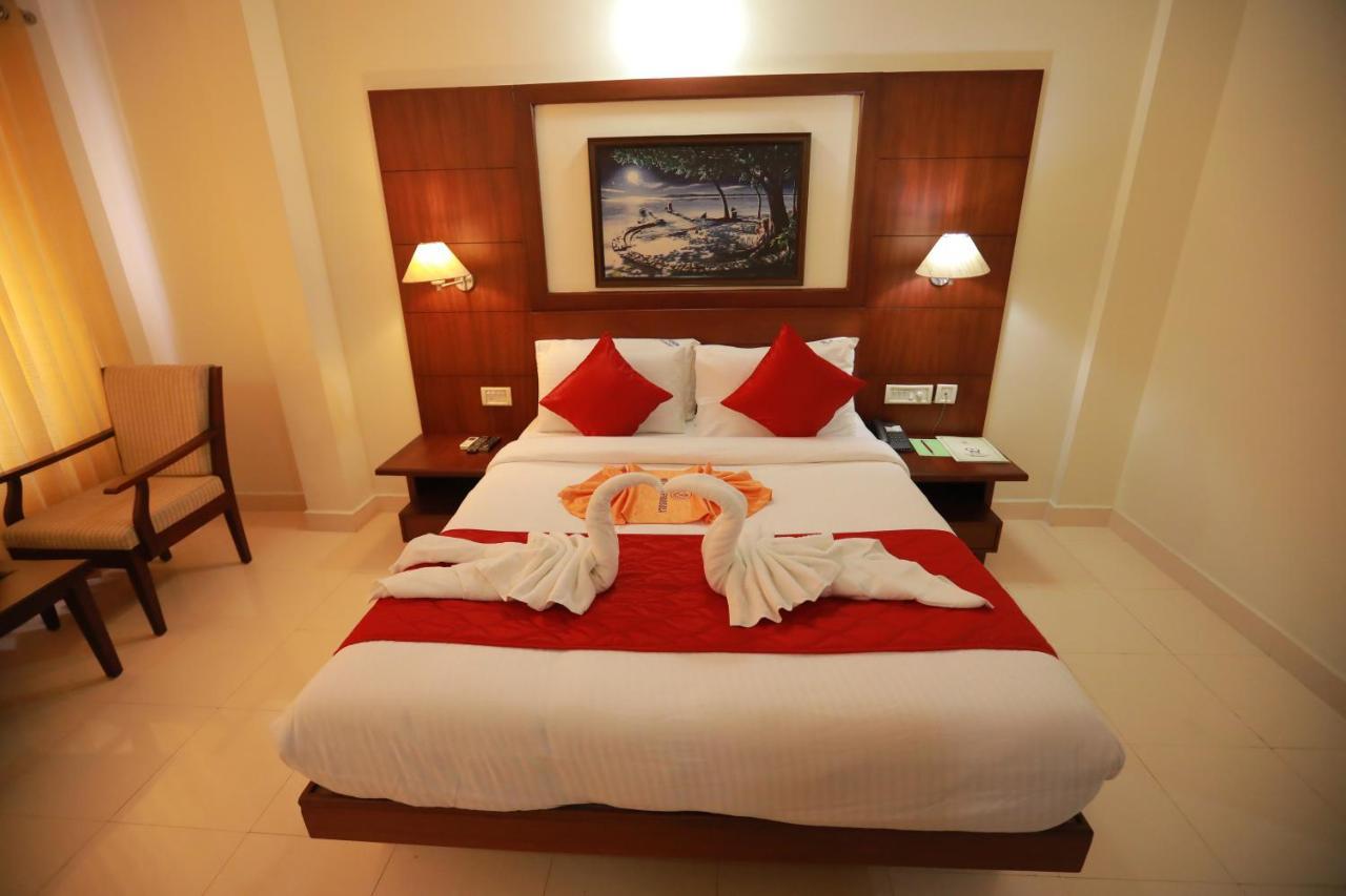 Hotel Peninsula Thrissur Exterior foto