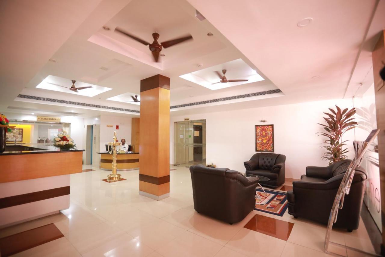 Hotel Peninsula Thrissur Exterior foto