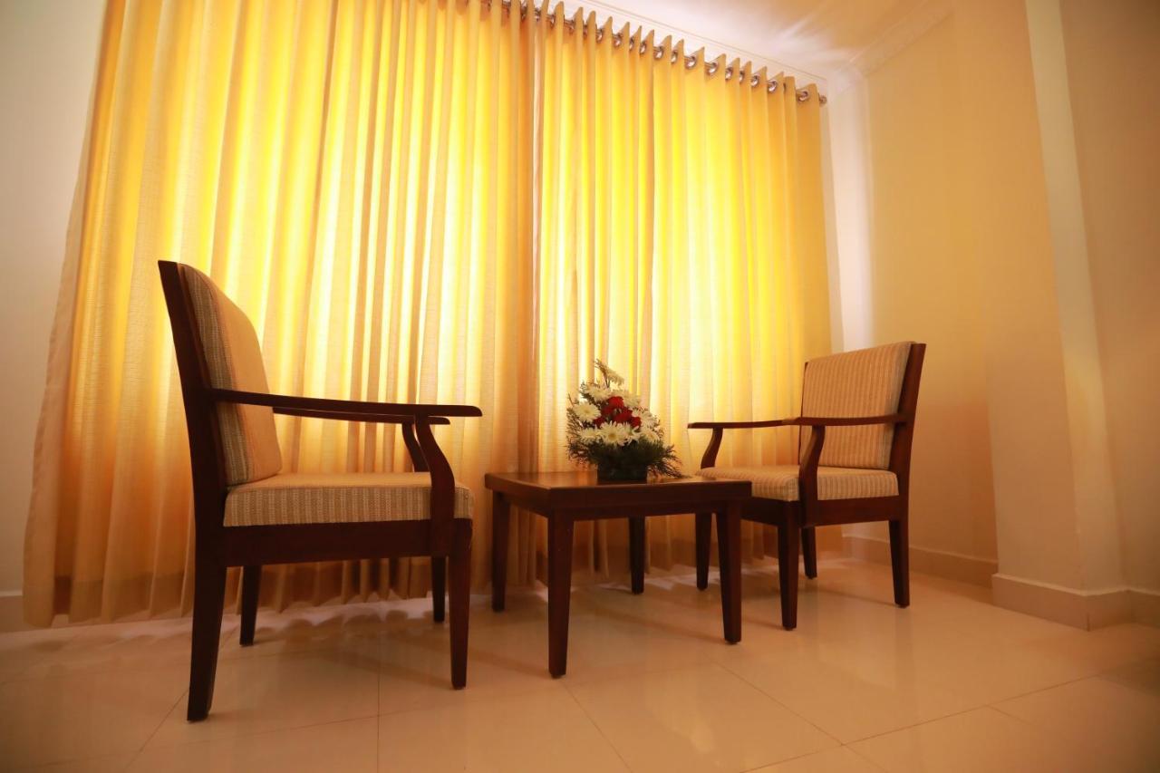Hotel Peninsula Thrissur Exterior foto