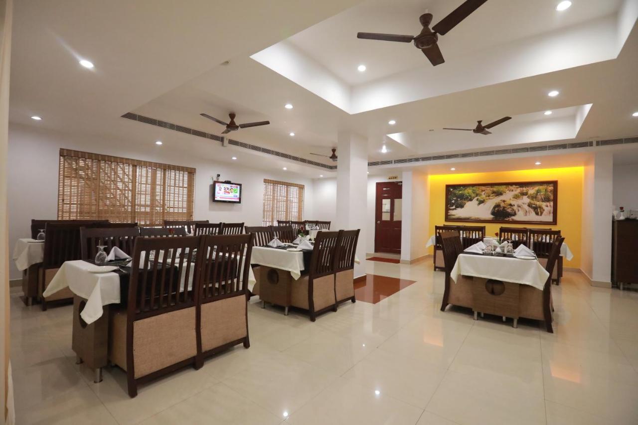 Hotel Peninsula Thrissur Exterior foto