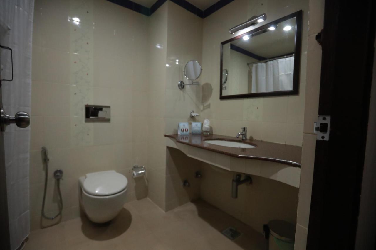 Hotel Peninsula Thrissur Exterior foto